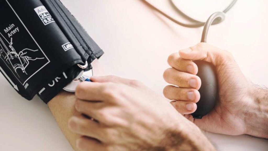 Hipertensão silenciosa: 30% dos brasileiros em risco de infarto e AVC