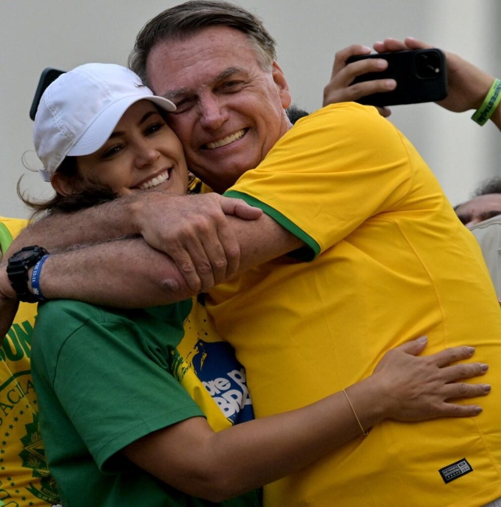 Michelle Bolsonaro desabafa sobre cuidados com marido preso