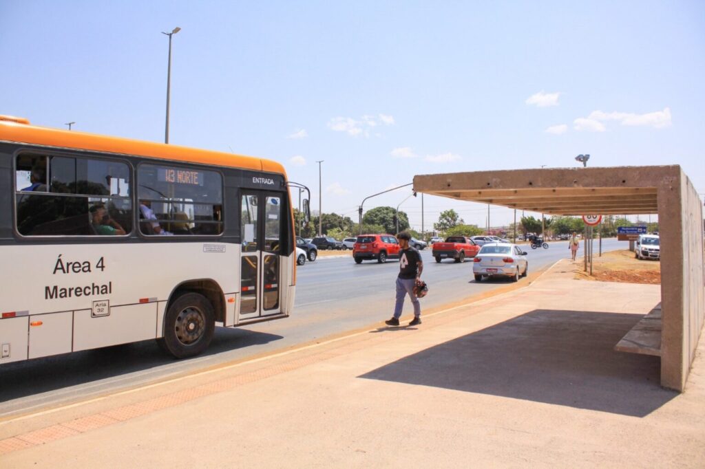Roubos em ônibus do DF caem 96% em uma década Roubos em ônibus do DF caem 96% em uma década