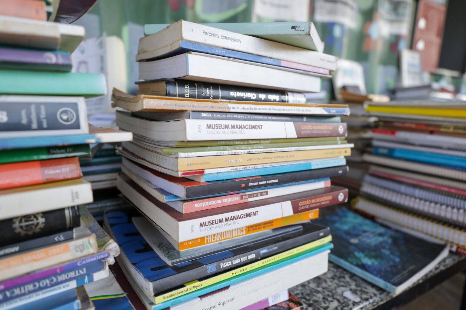 Venda de livros cresce 6,5% no Brasil impulsionada por obras gerais