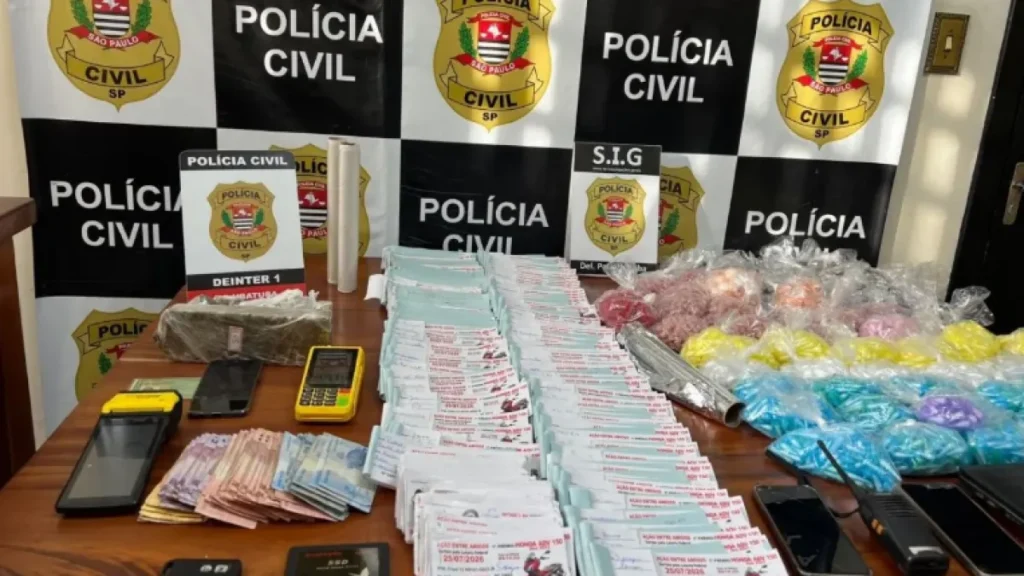 Polícia Civil prende três suspeitos em operação contra tráfico e rifas em Ubatuba Polícia Civil prende três suspeitos em operação contra tráfico e rifas em Ubatuba