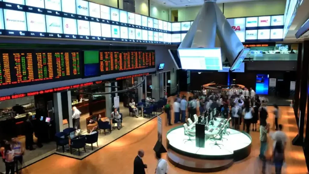 B3 atrasa abertura e Ibovespa opera em alta