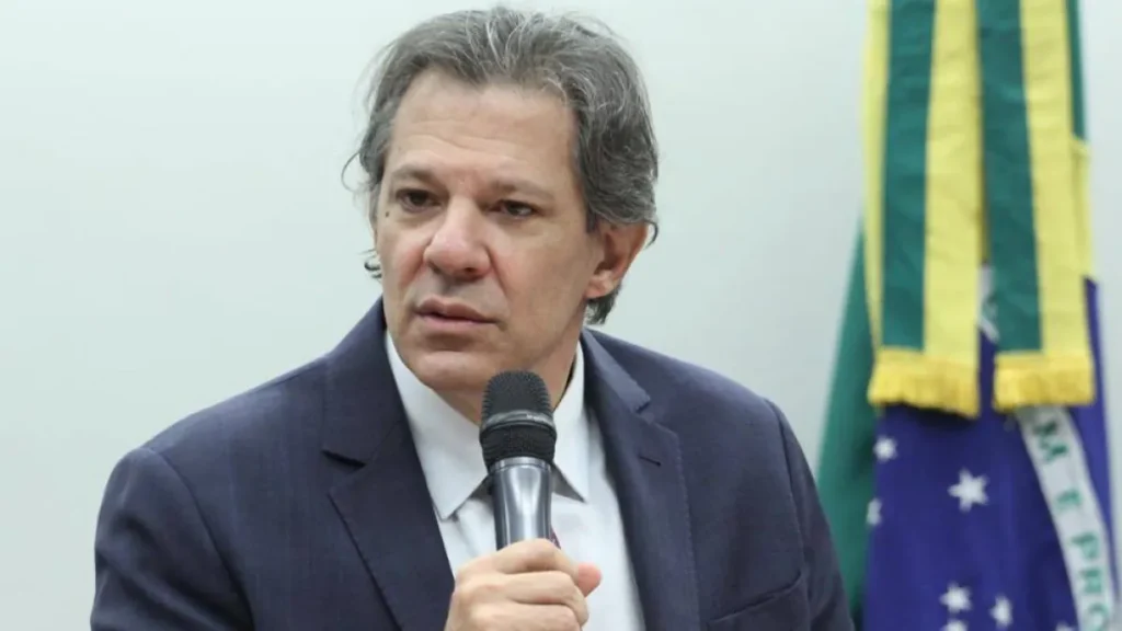 Haddad critica PM por seguir motorista de forma ‘ostensiva Haddad critica PM por seguir motorista de forma 'ostensiva