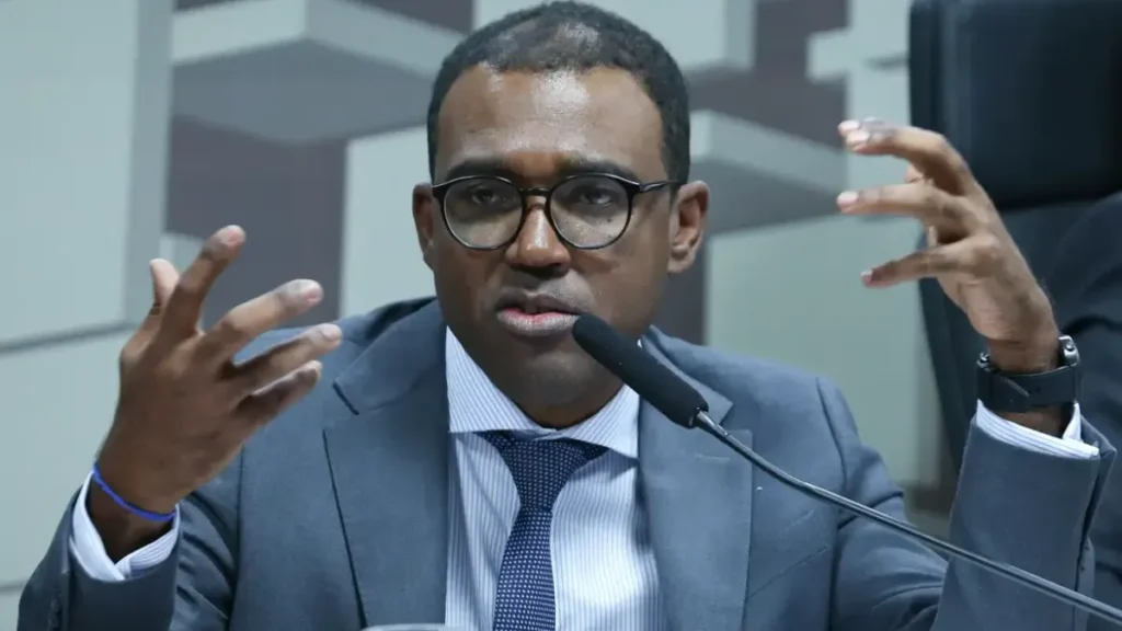 Diretor do BC relata à PF temor de vazamentos no caso Master